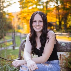 Meet your Posher, Olivia